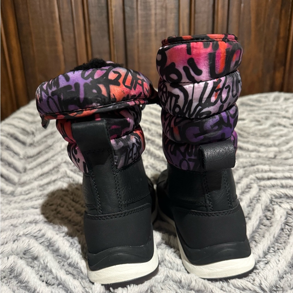 (NWOT)UGG Women's Adirondack III Graffiti Waterproof Boots - Picture 3 of 12